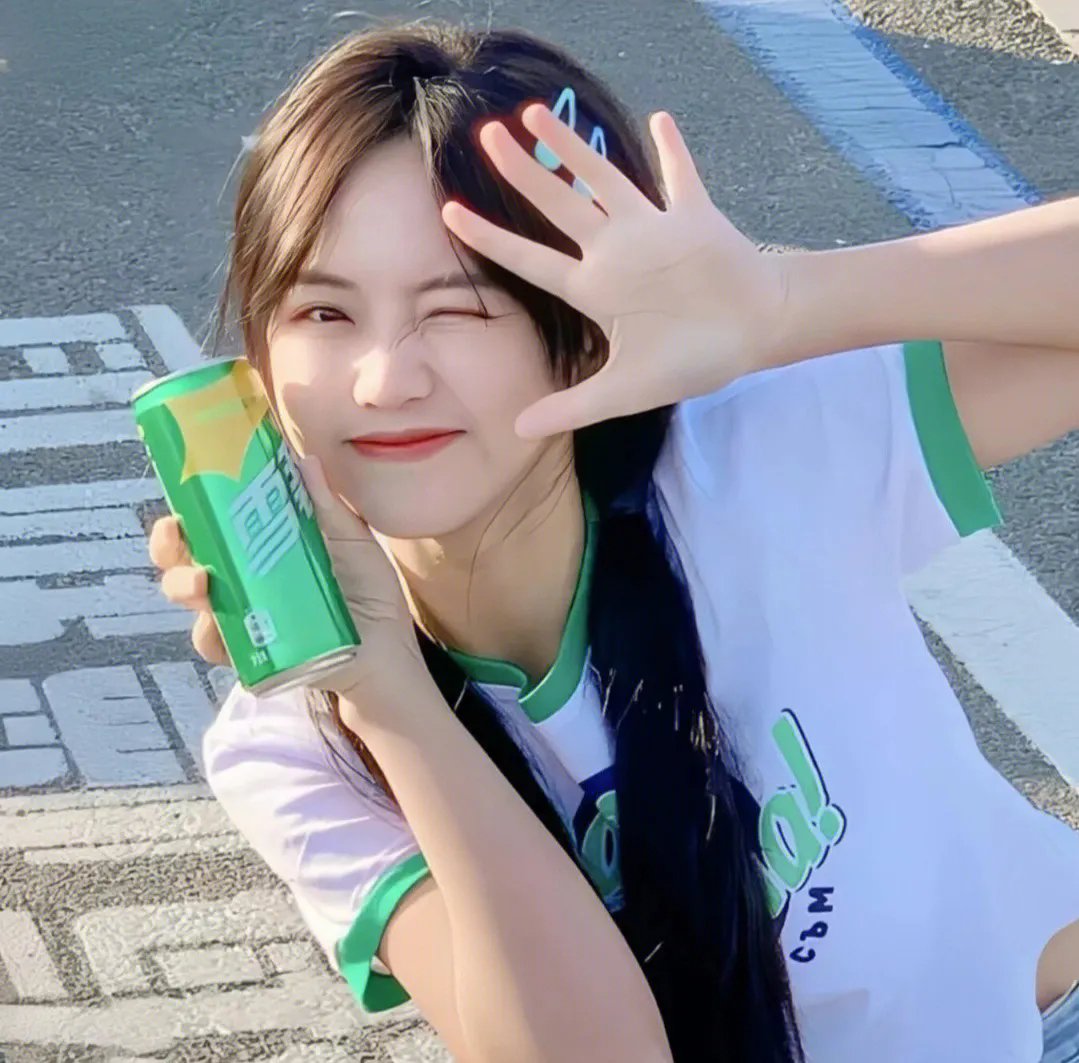 我喜欢上了给我橡皮的女生。